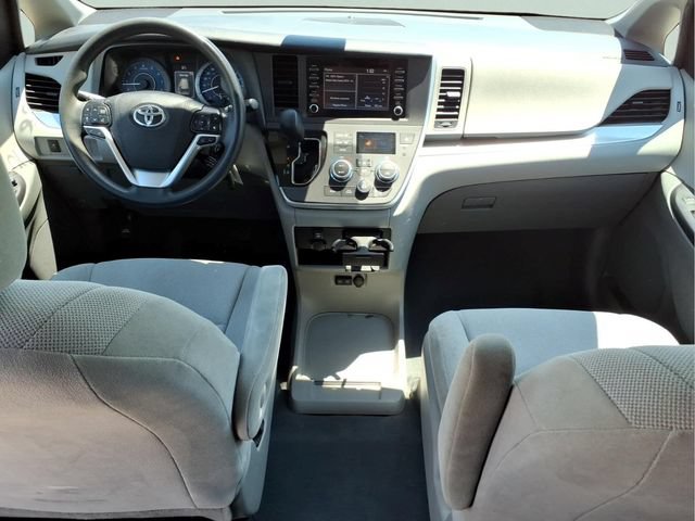 Used 2020 Toyota Sienna L FWD image 21