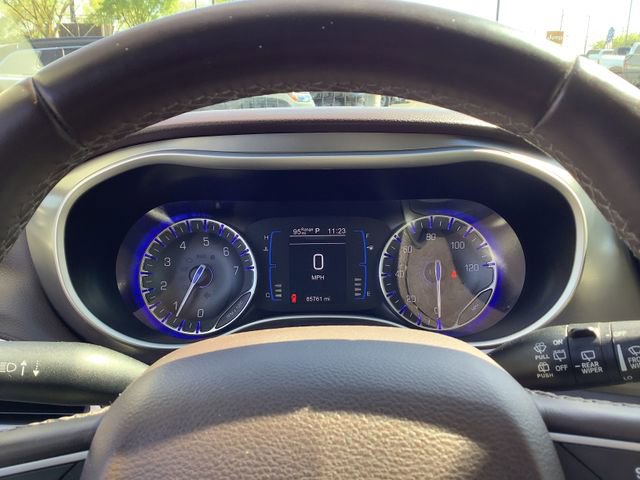 Used 2017 Chrysler Pacifica Touring-L image 14