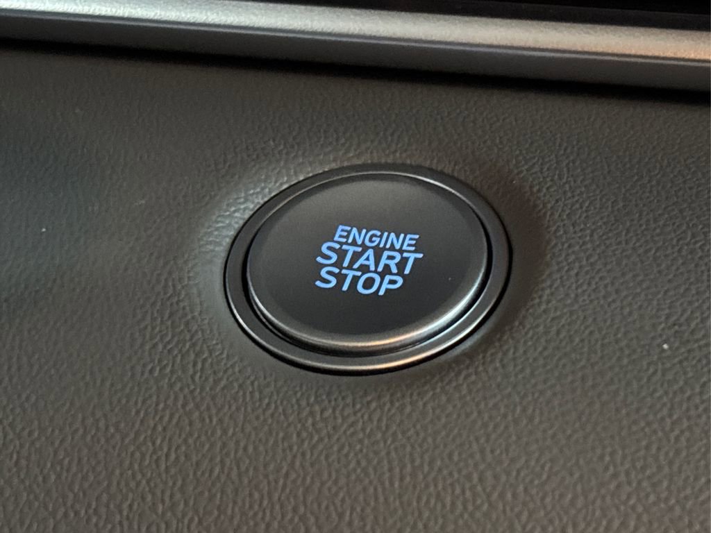 Certified 2025 Hyundai Elantra Sport image 27