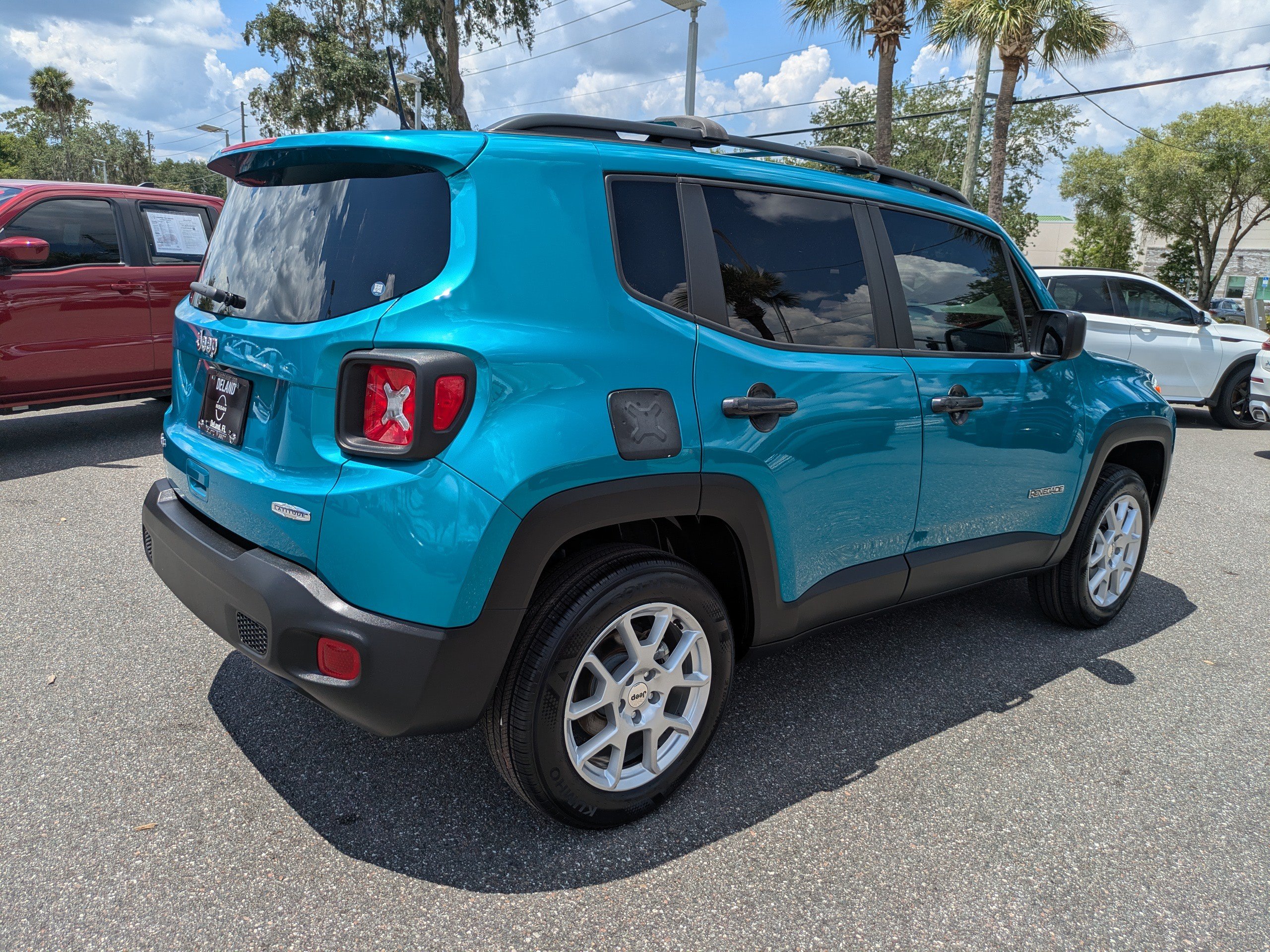 Used 2022 Jeep Renegade Latitude AWD/4WD image 4