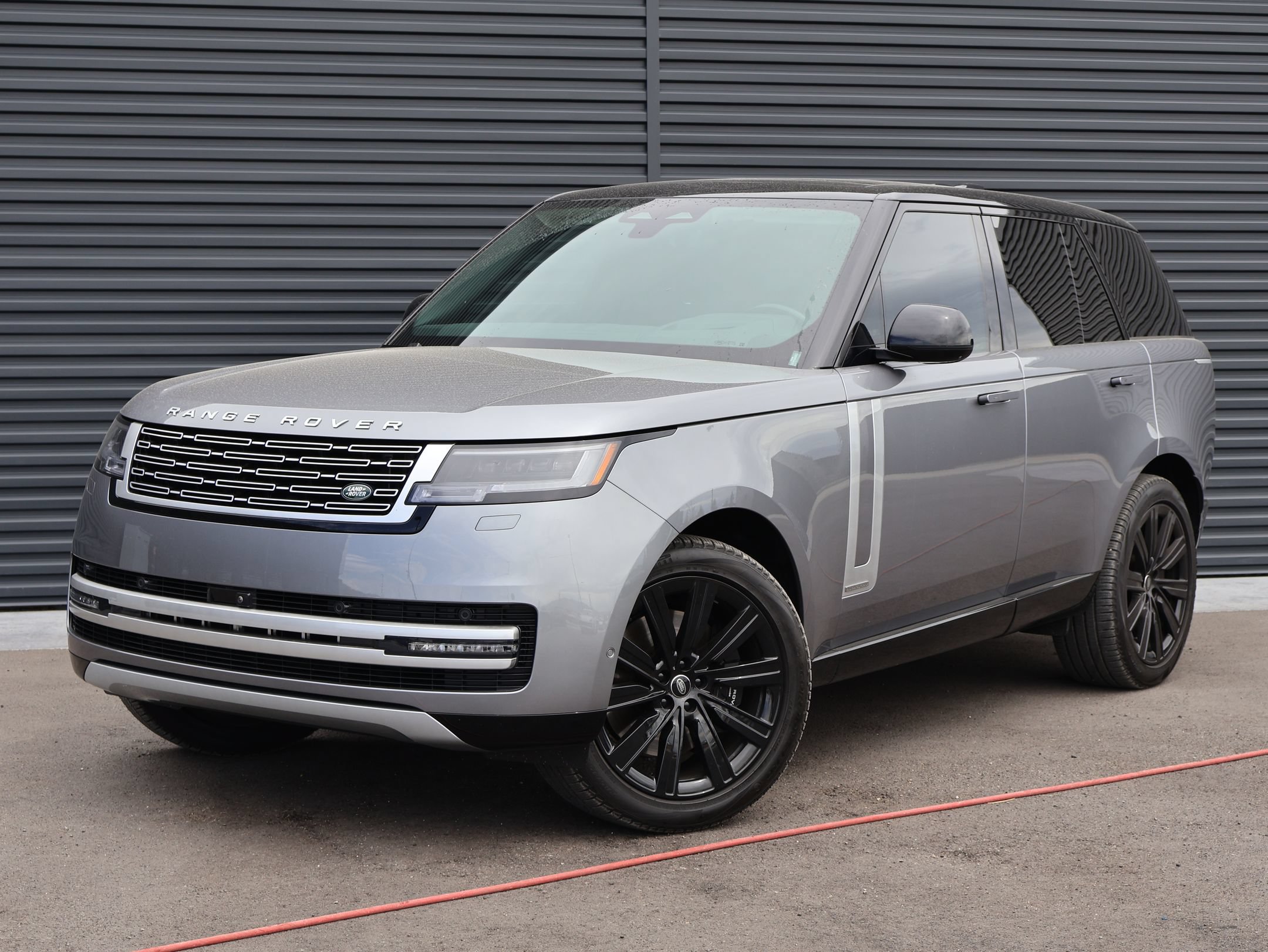 Used 2025 Land Rover Range Rover Autobiography AWD/4WD image 1