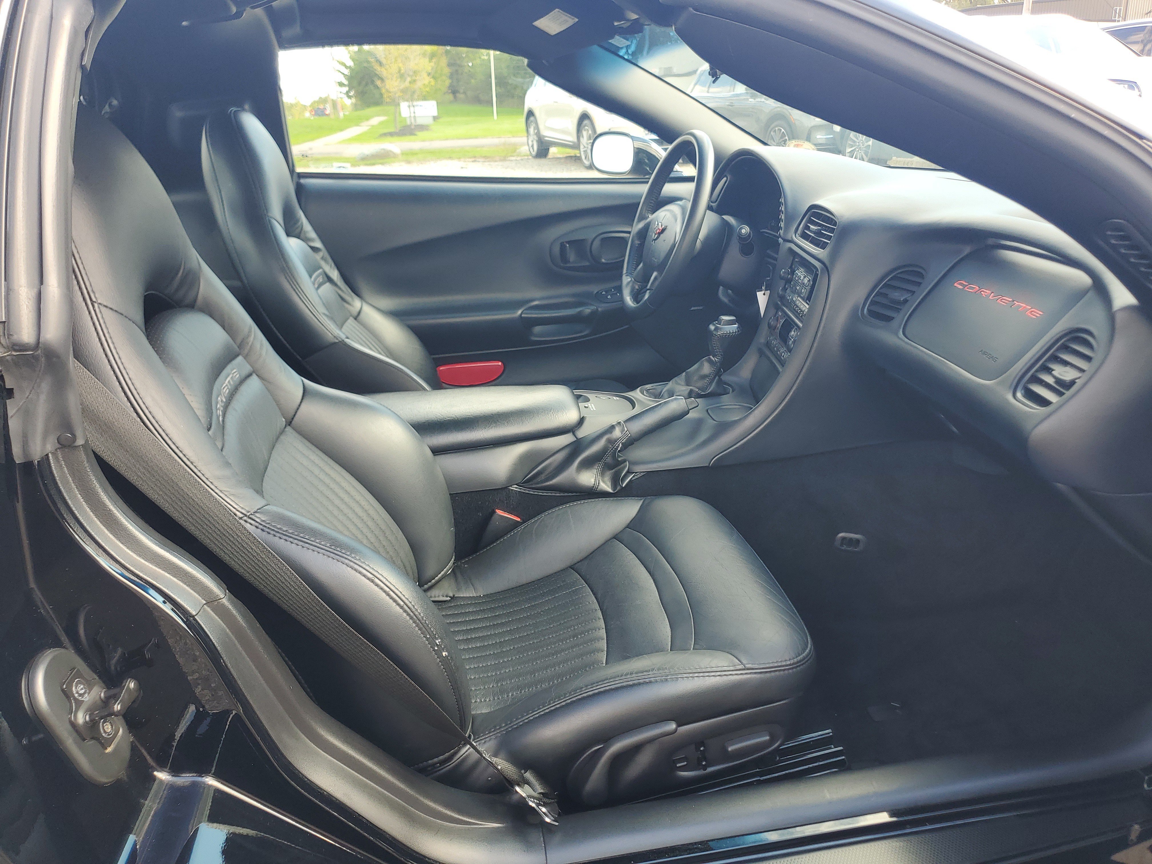 Used 2004 Chevrolet Corvette Coupe RWD image 9