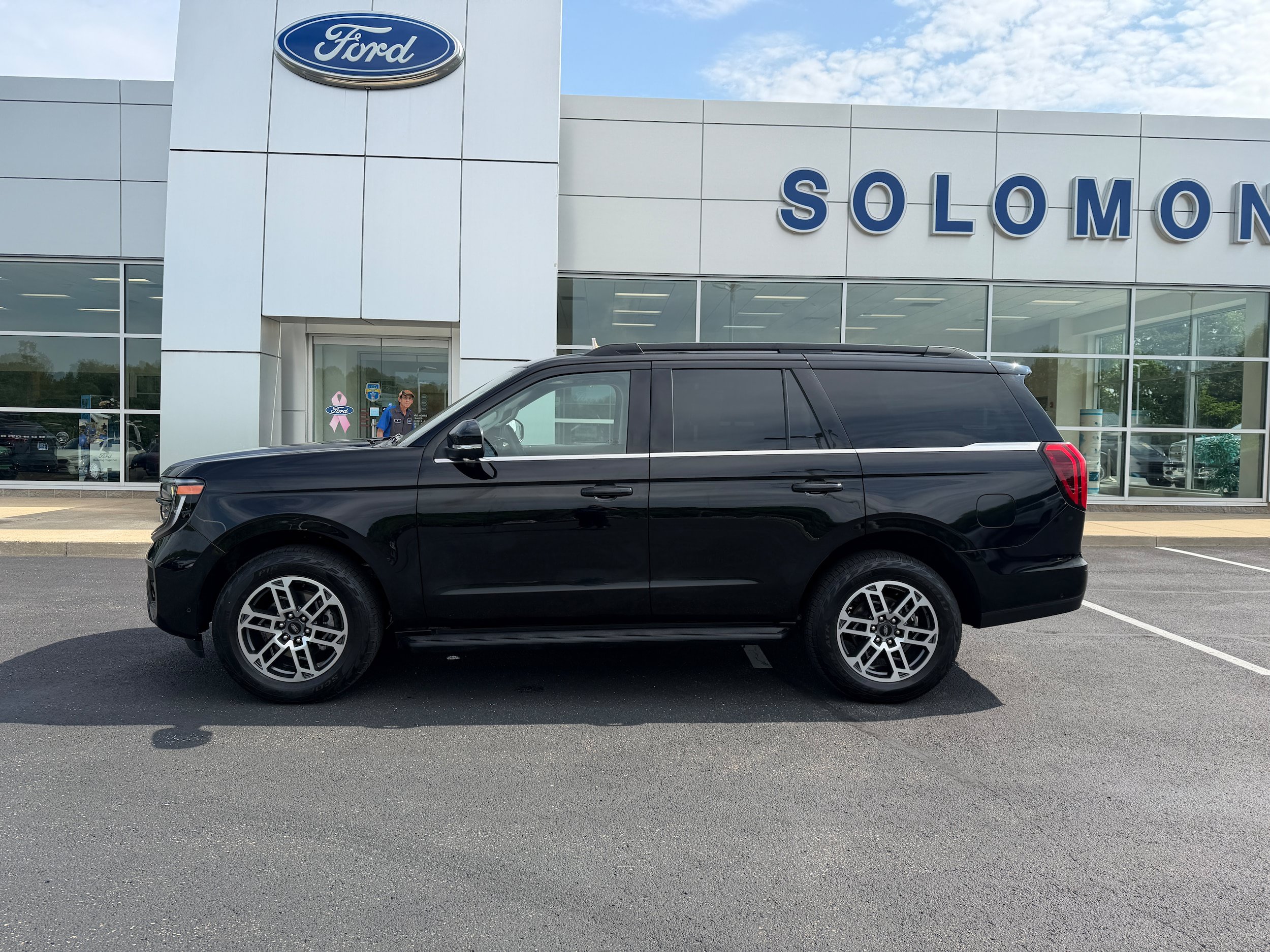 Certified 2025 Ford Expedition Active AWD/4WD image 9