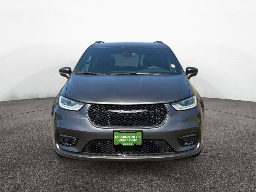 Certified 2022 Chrysler Pacifica Limited w/ Uconnect Theater Family Group AWD/4WD image 8