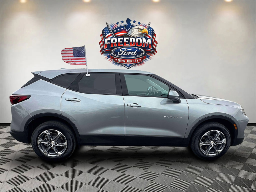 Used 2025 Chevrolet Blazer LT AWD/4WD image 4