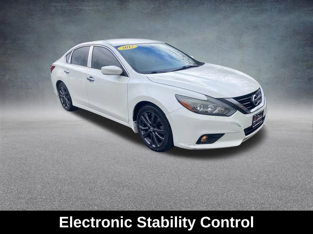 Used 2017 Nissan Altima 2.5 SR FWD image 9