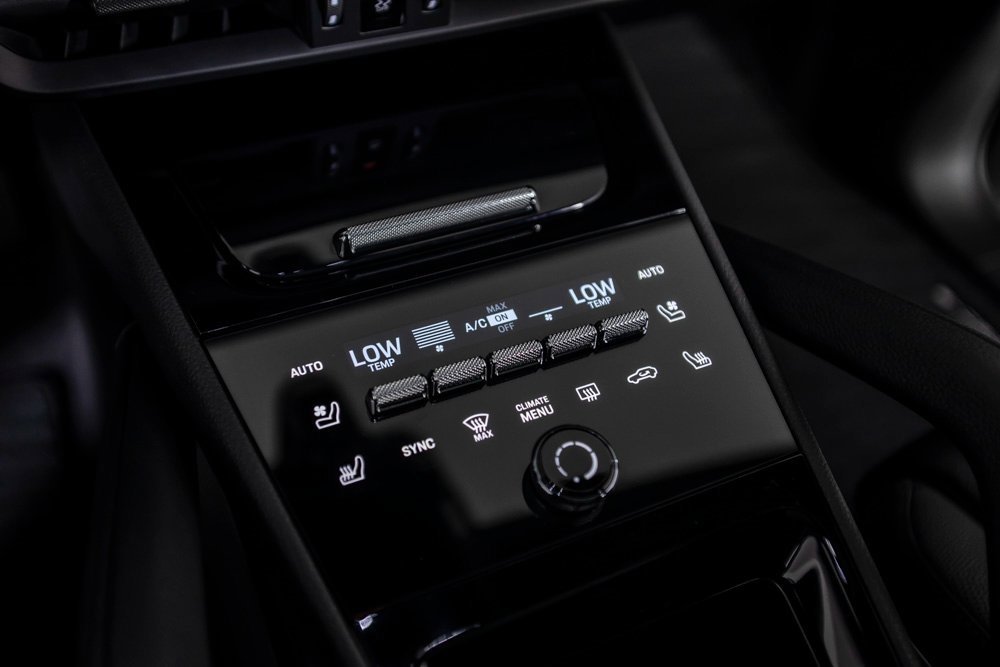 Used 2025 Porsche Cayenne image 30