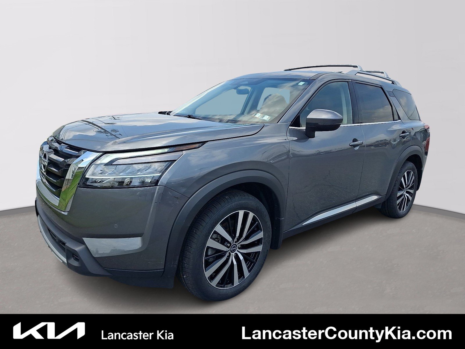 Used 2024 Nissan Pathfinder Platinum w/ Cargo Package