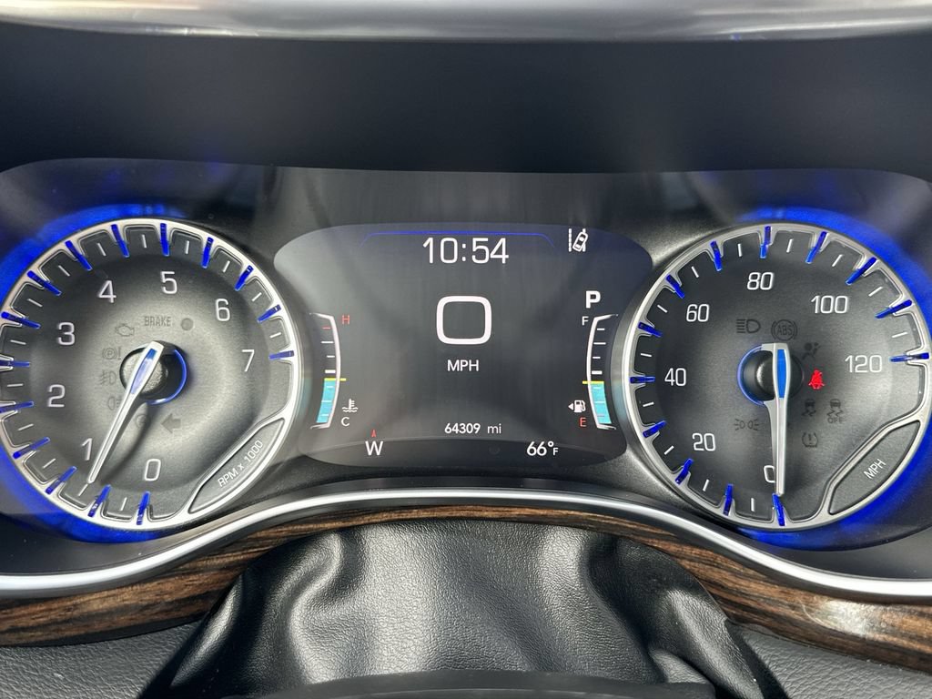 Used 2023 Chrysler Pacifica Limited FWD image 22