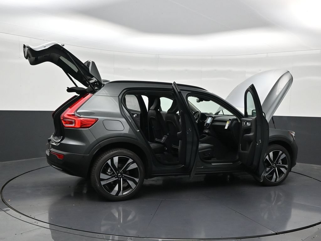 New 2026 Volvo XC40 B5 Plus w/ Climate Package AWD/4WD image 29
