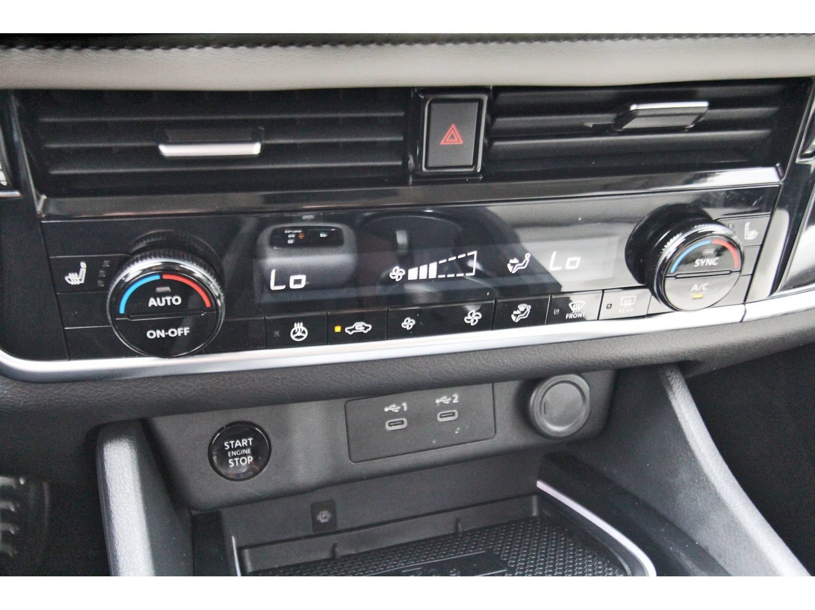 Used 2024 Nissan Rogue SL FWD image 27