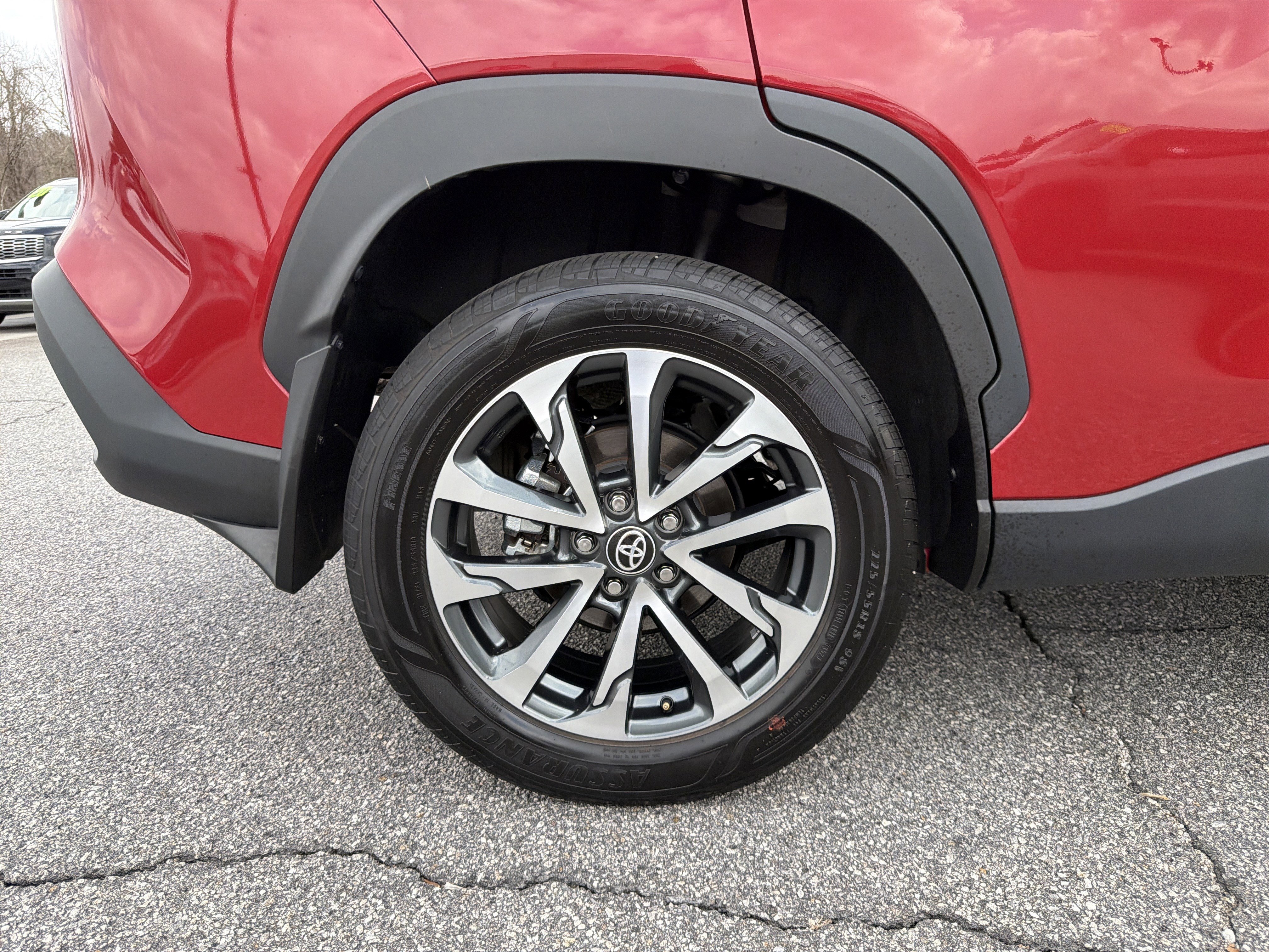 Certified 2023 Toyota Corolla Cross XLE image 29