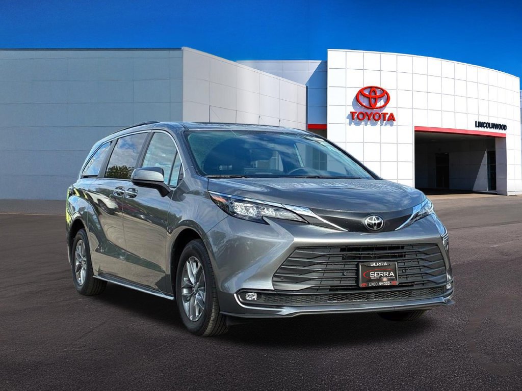 Used 2026 Toyota Sienna XLE FWD image 6