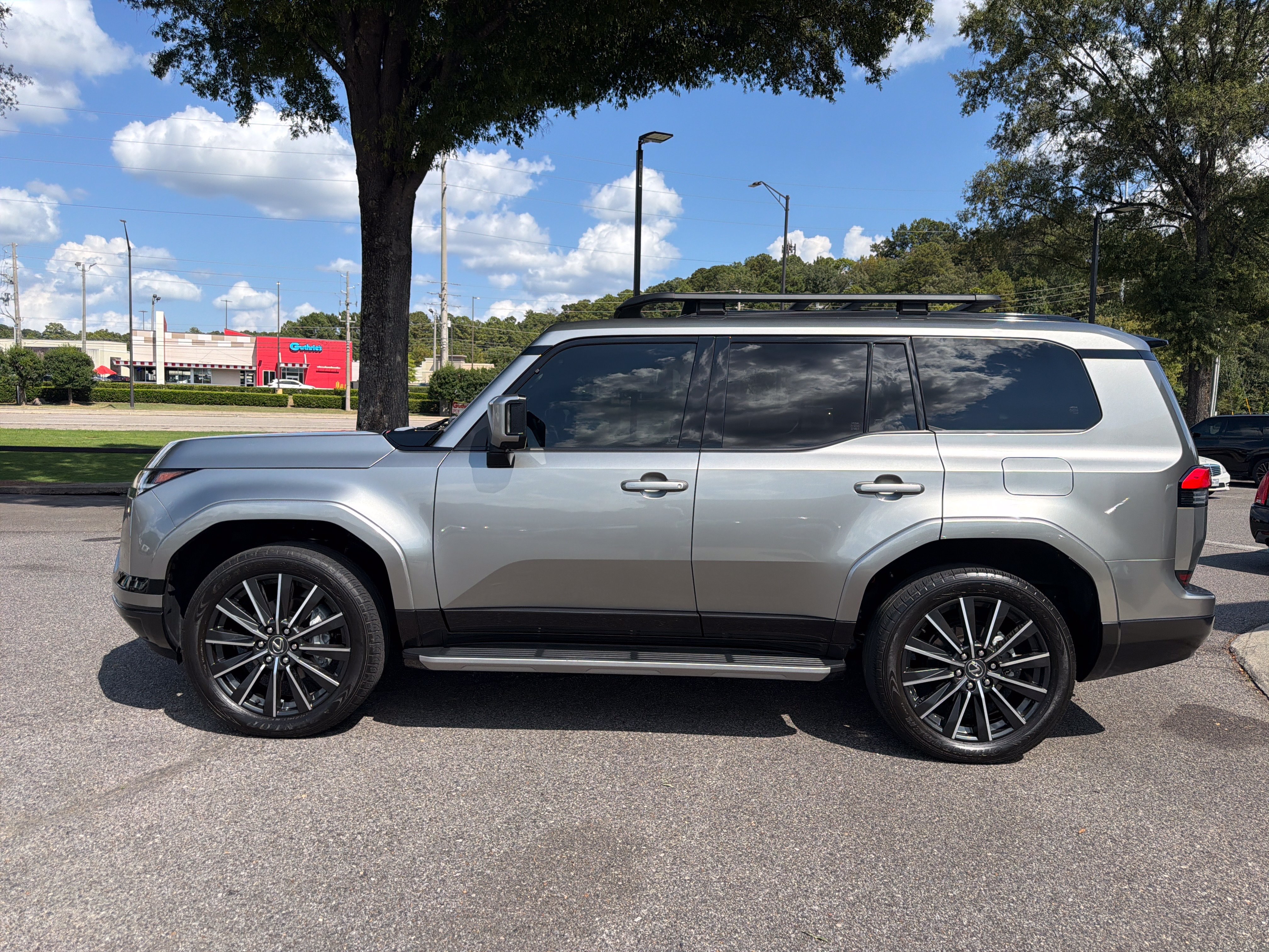 Used 2024 Lexus GX 550 w/ Accessory Package (31) AWD/4WD image 7