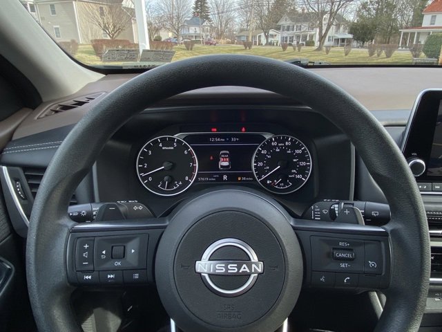 Used 2023 Nissan Rogue S image 13