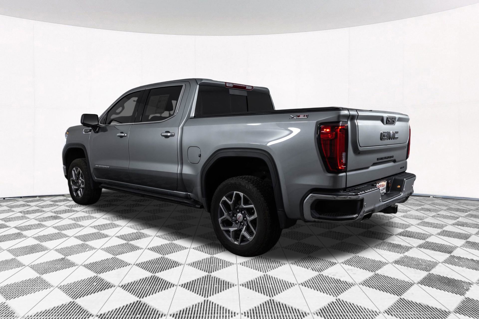Used 2024 GMC Sierra 1500 SLT w/ SLT Premium Plus Package AWD/4WD image 16