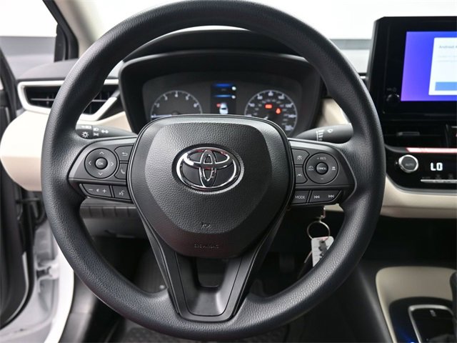 Used 2025 Toyota Corolla LE image 32
