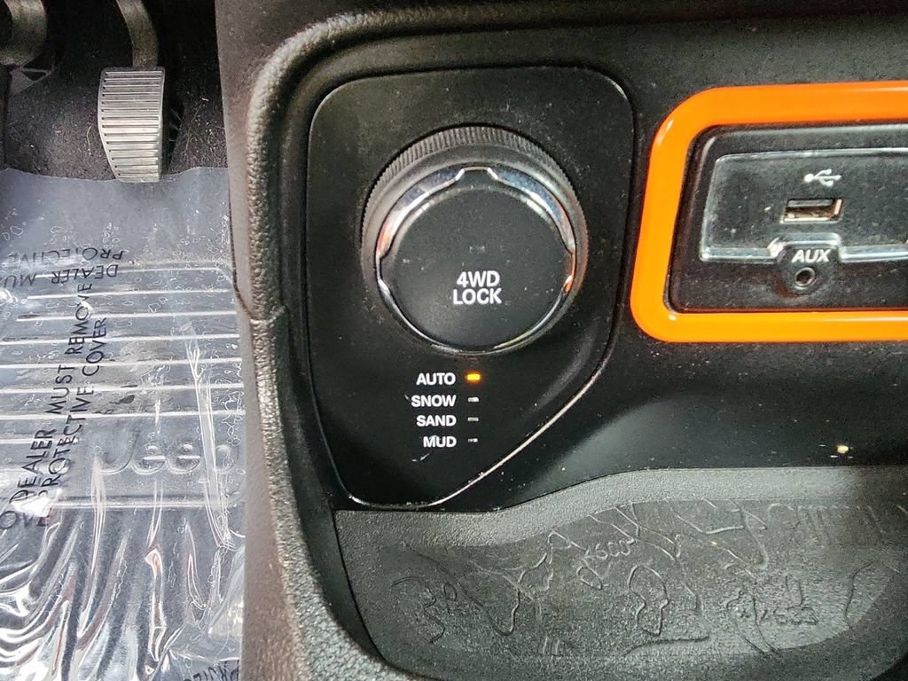 Used 2016 Jeep Renegade Latitude AWD/4WD image 23