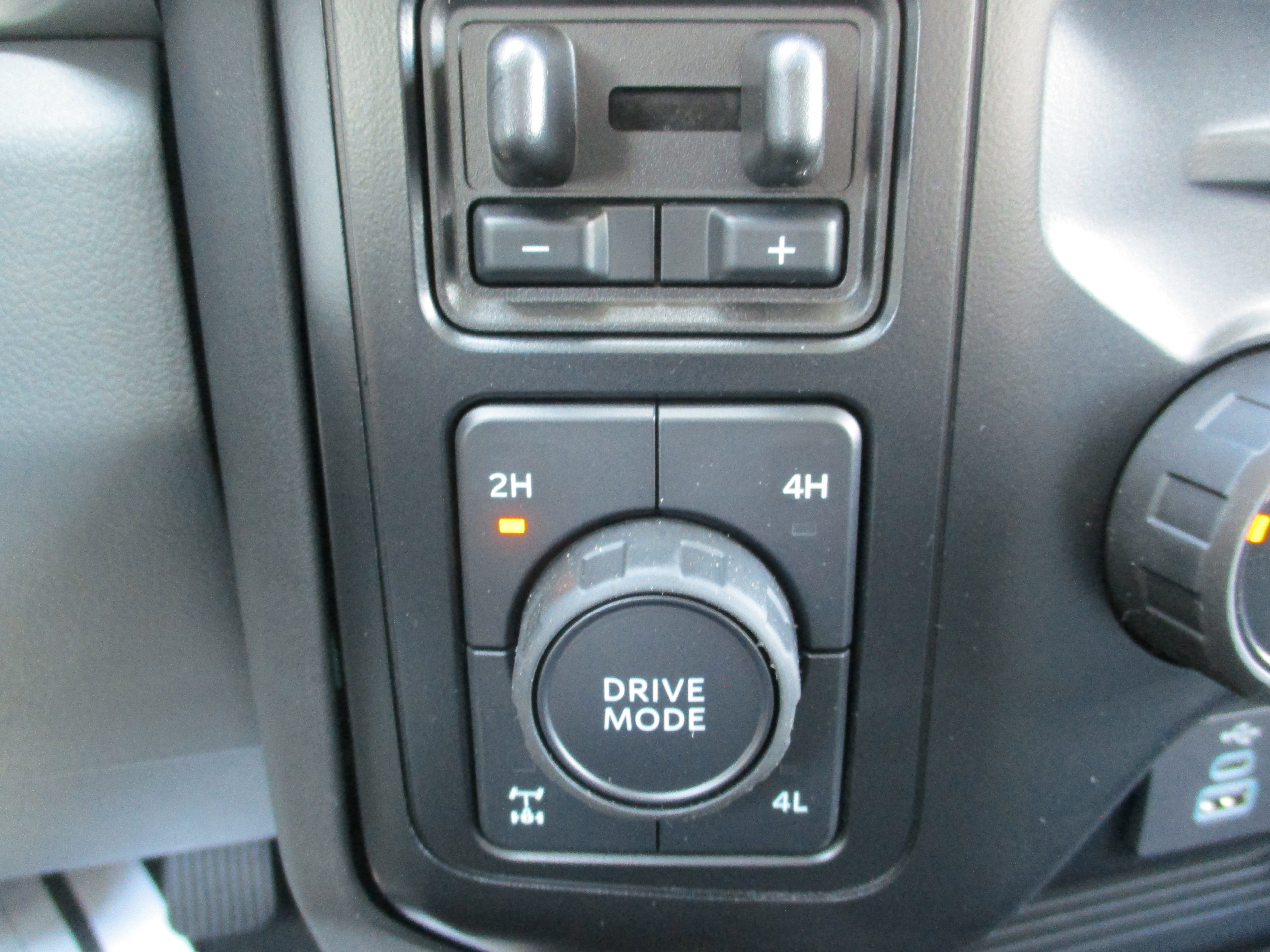 New 2024 Ford F250 XLT w/ FX4 Off-Road Package image 13