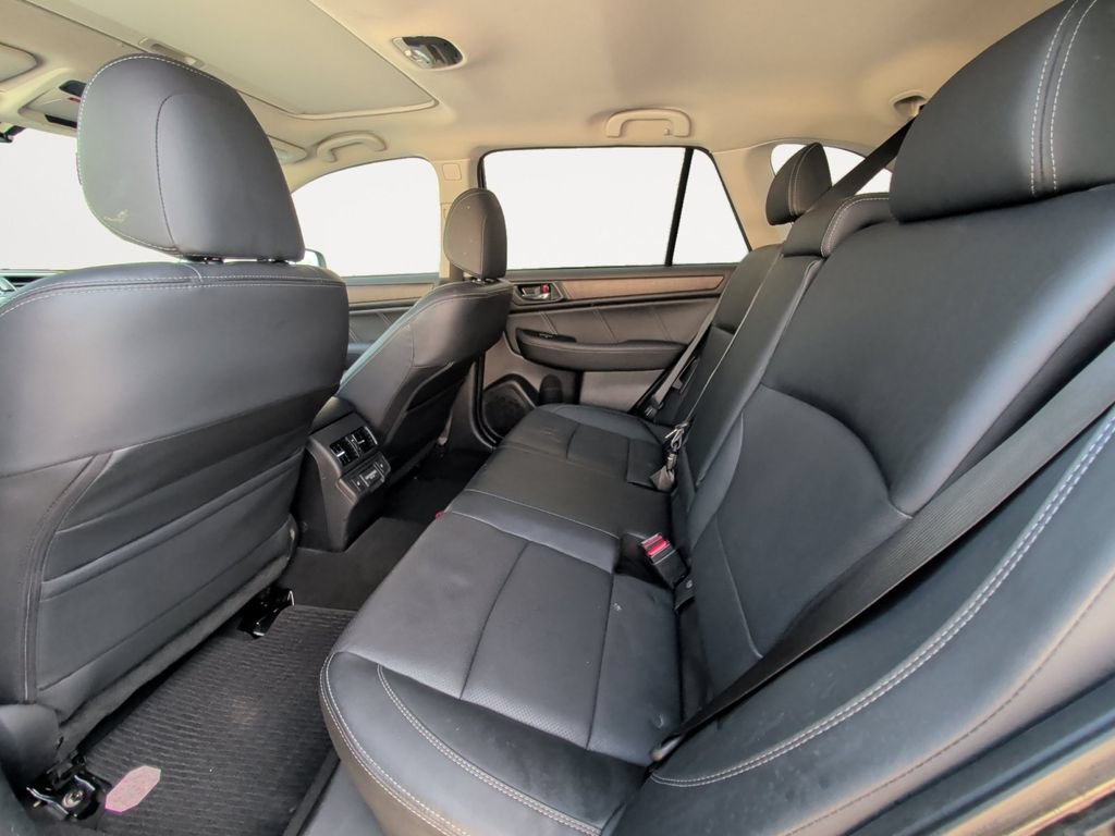Used 2018 Subaru Outback 2.5i Limited AWD/4WD image 18