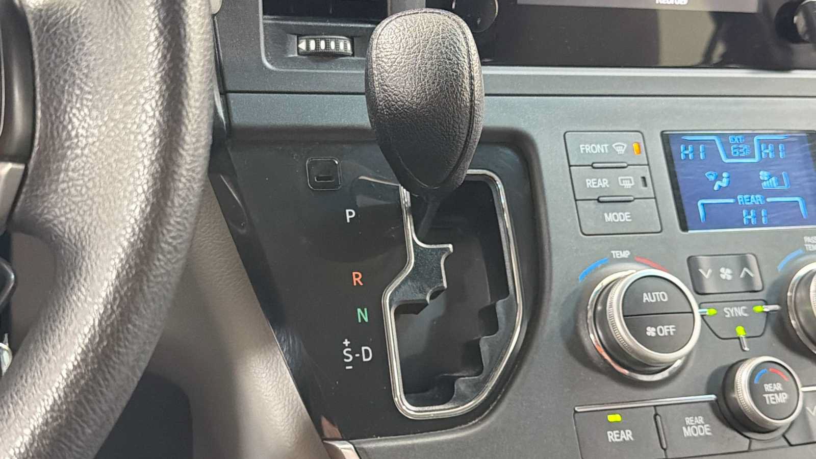 Used 2015 Toyota Sienna L FWD image 21
