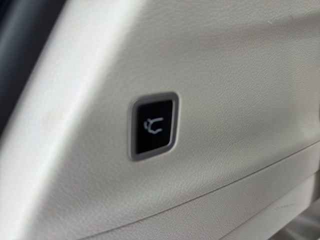 Used 2023 Chrysler Pacifica Touring-L FWD image 16