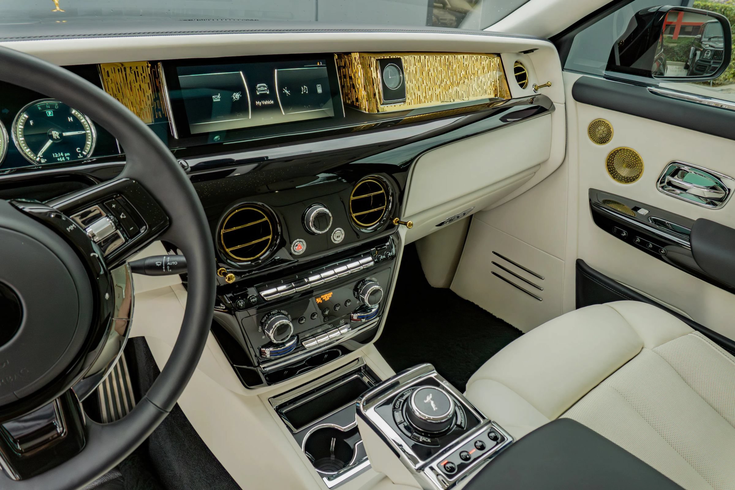 Used 2024 Rolls-Royce Phantom Sedan RWD image 84