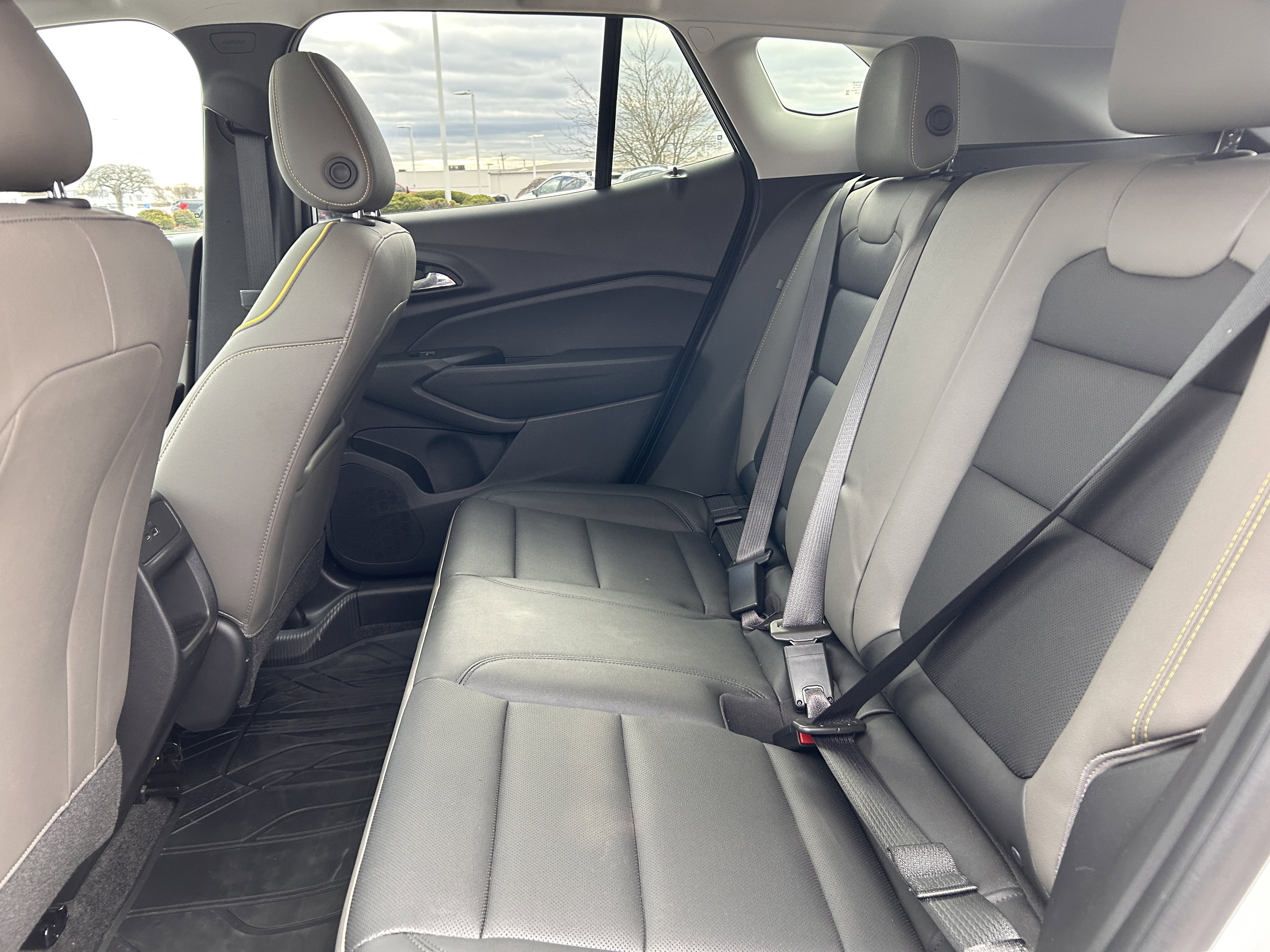 Used 2025 Chevrolet Trax ACTIV w/ Sunroof Package image 24