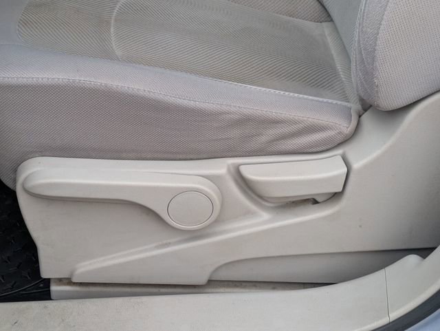 Used 2013 Nissan Rogue S FWD image 13