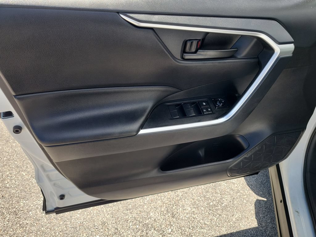 Certified 2025 Toyota RAV4 LE AWD/4WD image 19