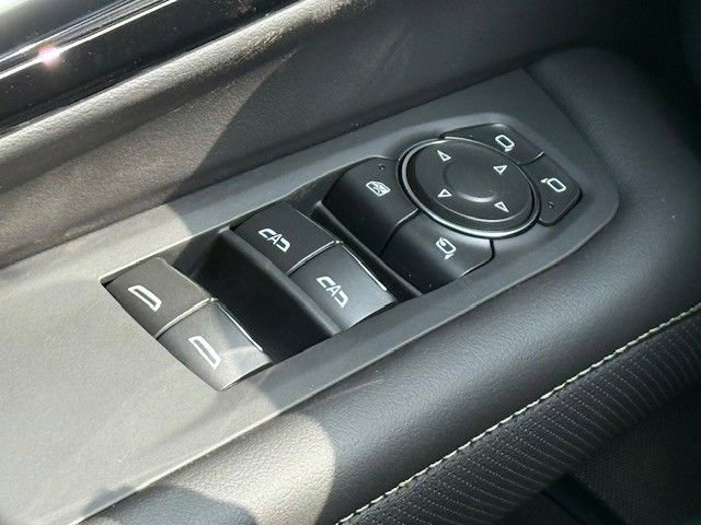 New 2025 Chevrolet Suburban Premier AWD/4WD image 31