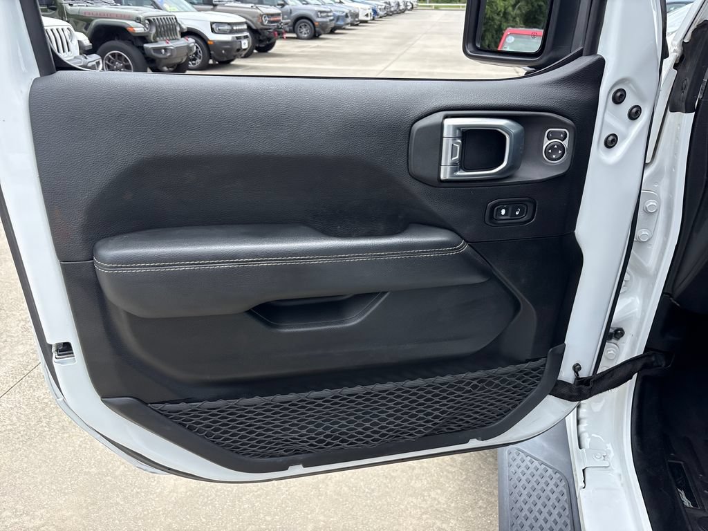 Used 2020 Jeep Gladiator Overland w/ Safety Group AWD/4WD image 16