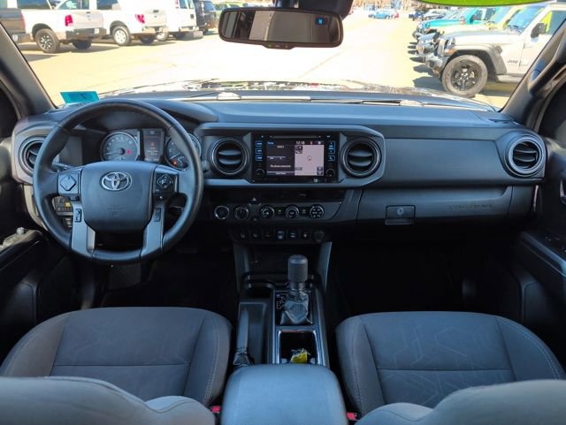 Used 2018 Toyota Tacoma TRD Off-Road w/ Technology Package AWD/4WD image 16
