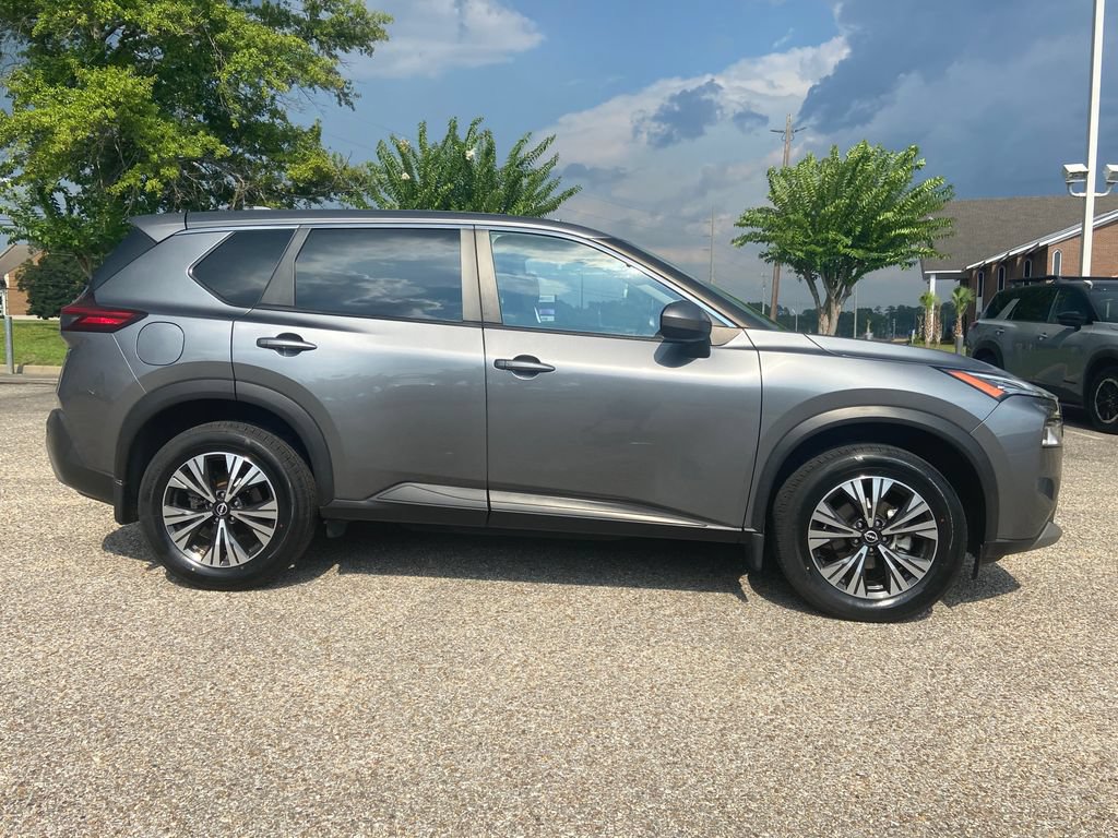 Used 2023 Nissan Rogue SV FWD image 2