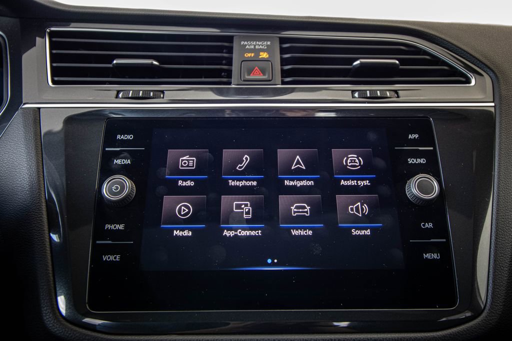 Used 2023 Volkswagen Tiguan SE R-Line image 40
