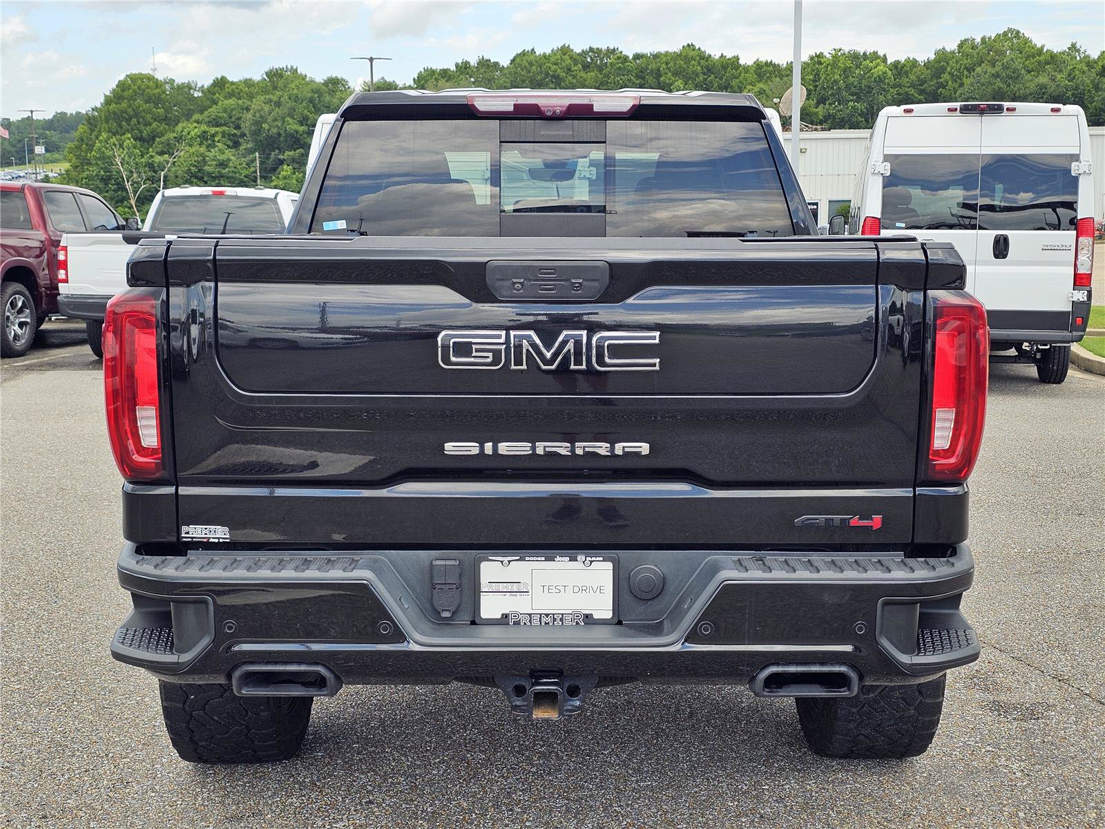 Used 2021 GMC Sierra 1500 AT4 w/ AT4 Value Package AWD/4WD image 12