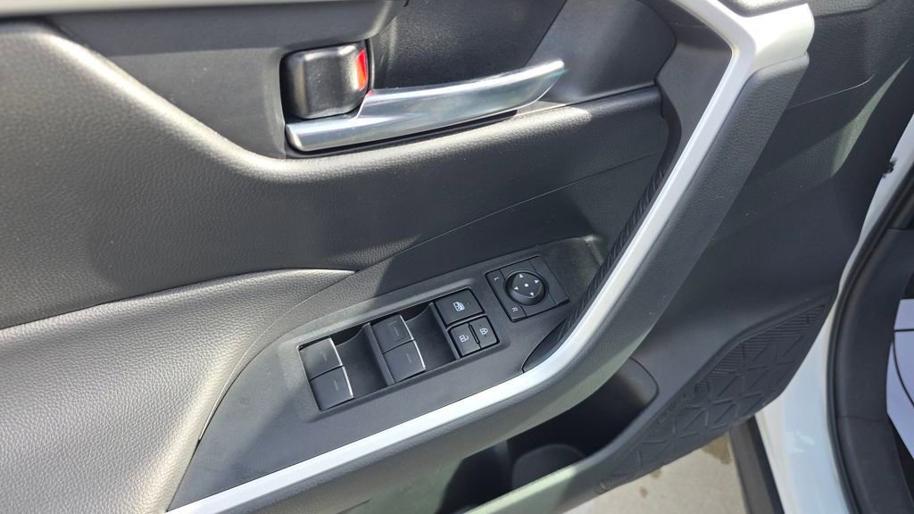 Used 2025 Toyota RAV4 XLE image 23