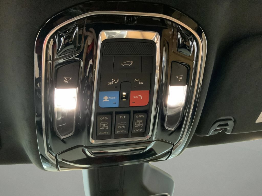 Used 2023 Jeep Grand Wagoneer L Series III w/ Rear Seat Video Group 1 AWD/4WD image 23