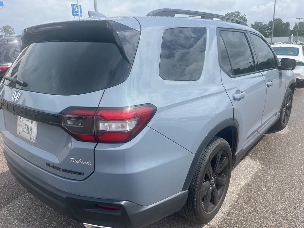 Certified 2025 Honda Pilot Black Edition image 3