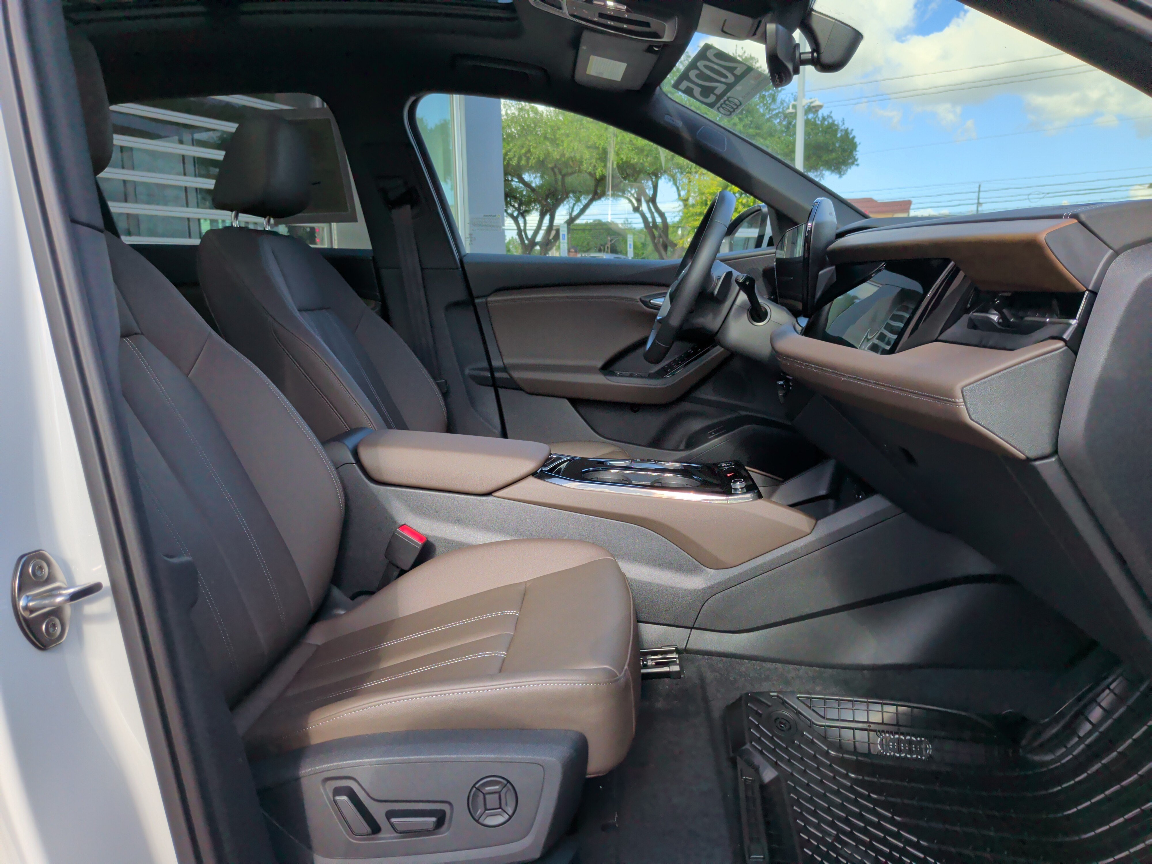 Certified 2025 Audi Q6 e-tron Premium Plus w/ Premium Plus AWD/4WD image 34