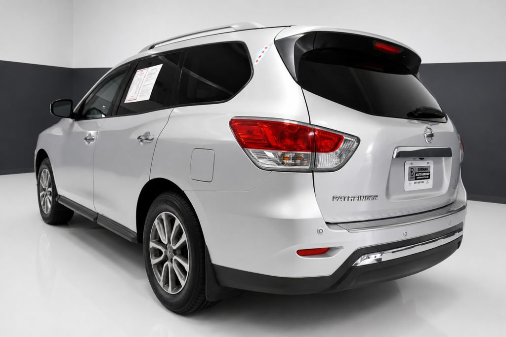 Used 2016 Nissan Pathfinder SV w/ SV Cold Weather Package AWD/4WD image 3
