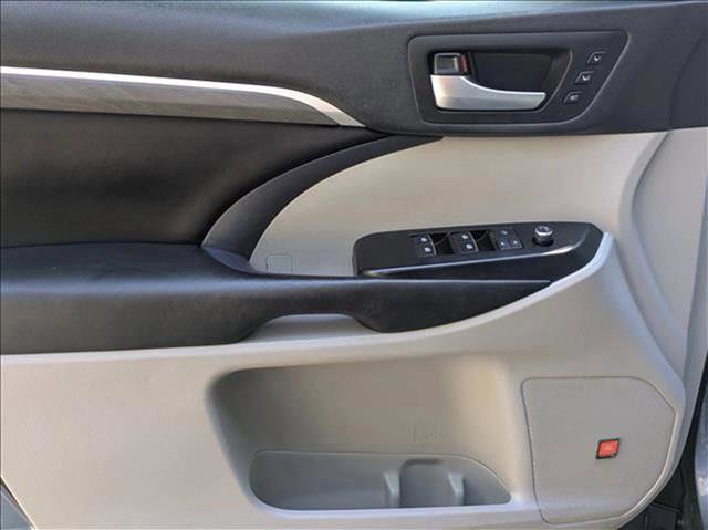 Used 2019 Toyota Highlander Limited image 14