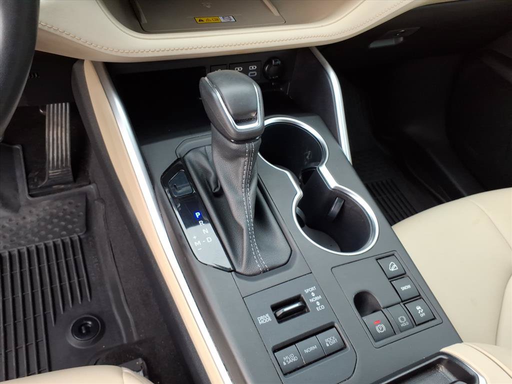 Used 2023 Toyota Highlander XLE AWD/4WD image 35