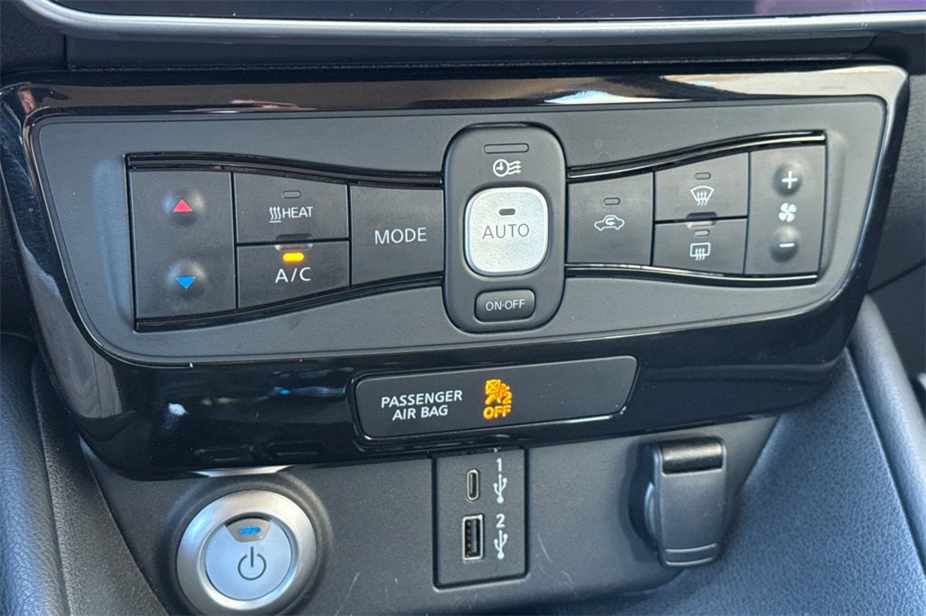 Used 2020 Nissan Leaf SV w/ SV Technology Package image 24
