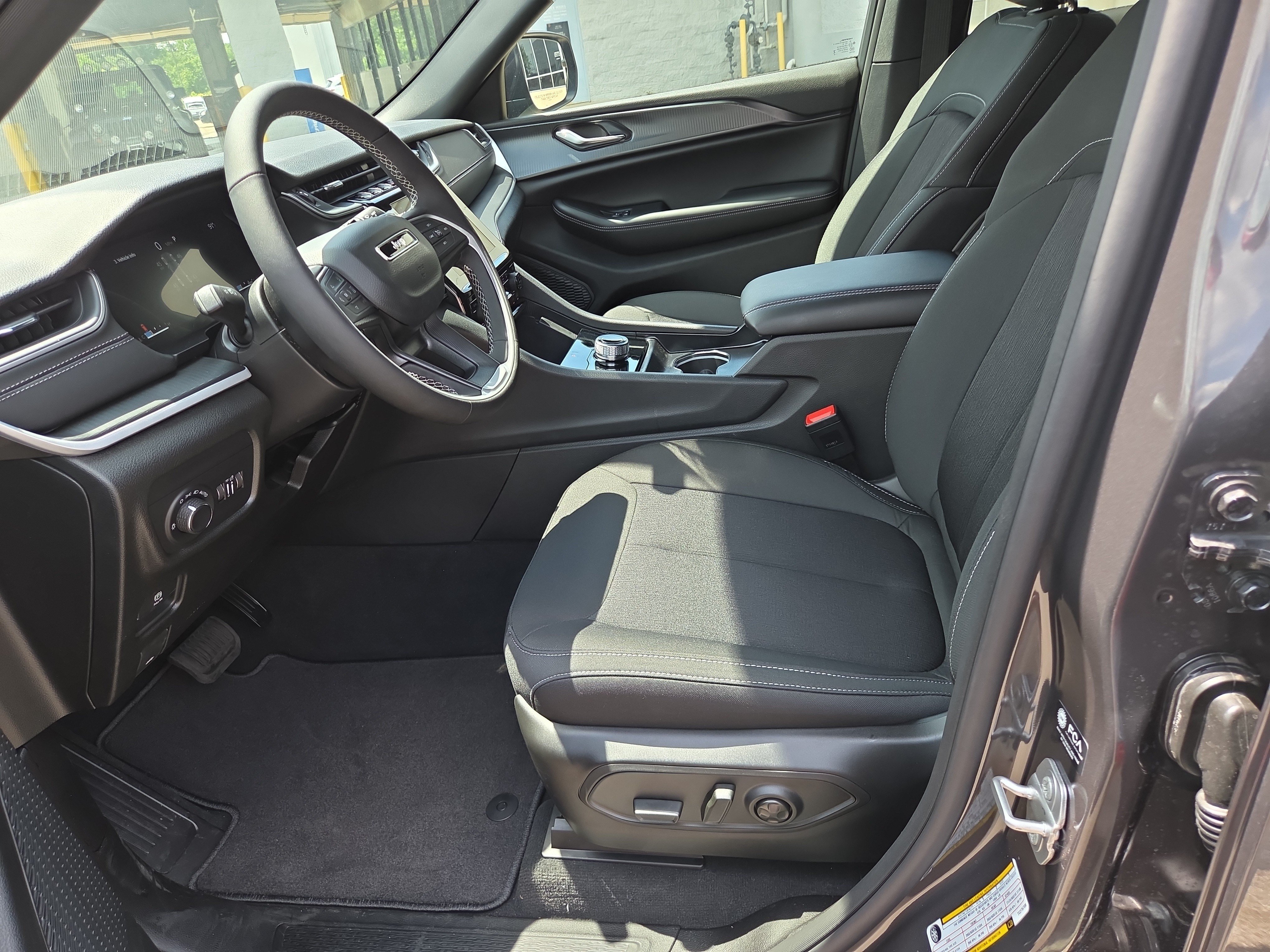 New 2026 Jeep Grand Cherokee Laredo X RWD image 4