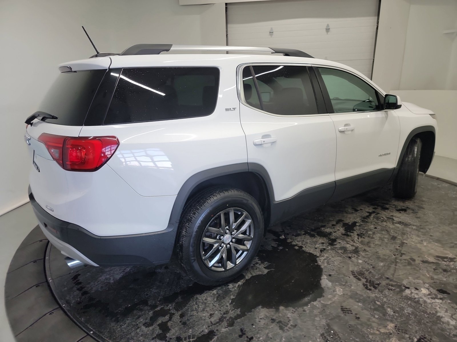 Used 2018 GMC Acadia SLT image 9