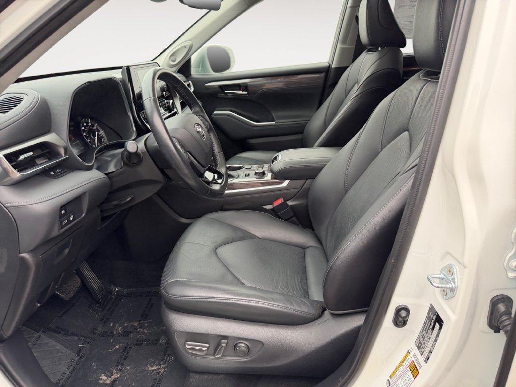 Used 2021 Toyota Highlander Limited AWD/4WD image 6