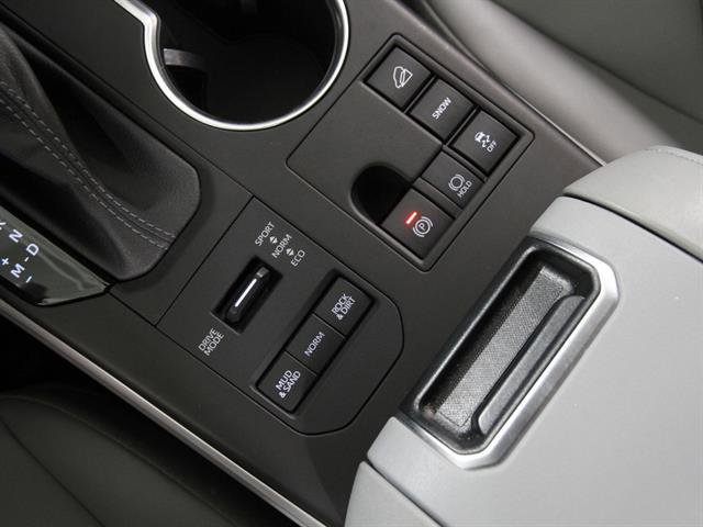 Used 2023 Toyota Highlander XLE image 18