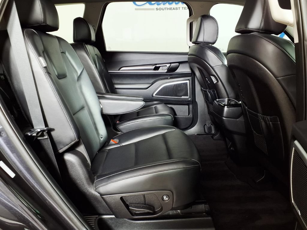 Used 2025 Kia Telluride S FWD image 11