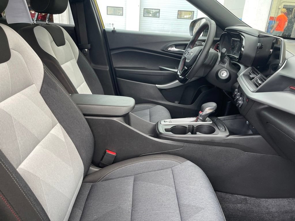 Used 2024 Chevrolet Trax RS w/ Driver Confidence Package FWD image 23